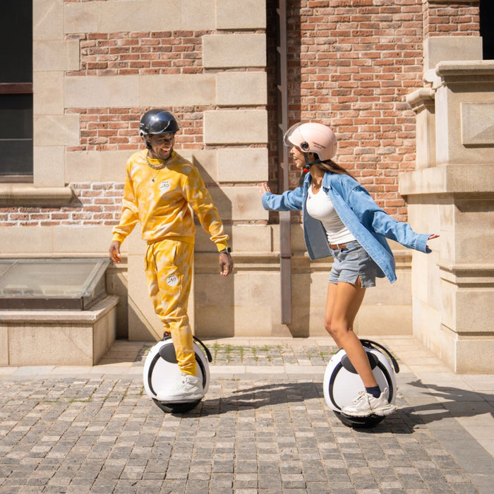 INMOTION E20 dual-wheel electric unicycle — image 2